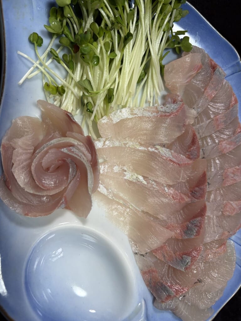釣った日の夜に食べたネリゴの刺身