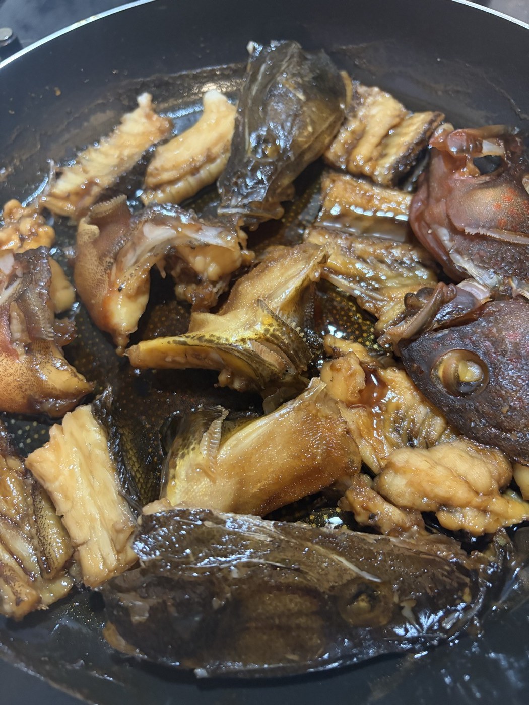 20分煮た仕上がり。アラに煮汁がしっかり絡んでいます